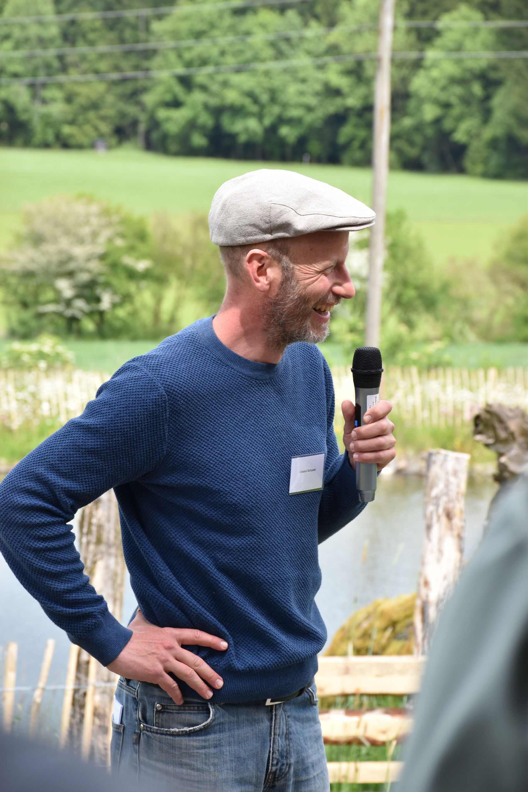 Landwirt und Biodiversitätsbotschafter Johann Schauer nahm die Delegation mit auf eine äußerst spannende, informative und fachlich exzellent gestaltete Exkursion..jpg