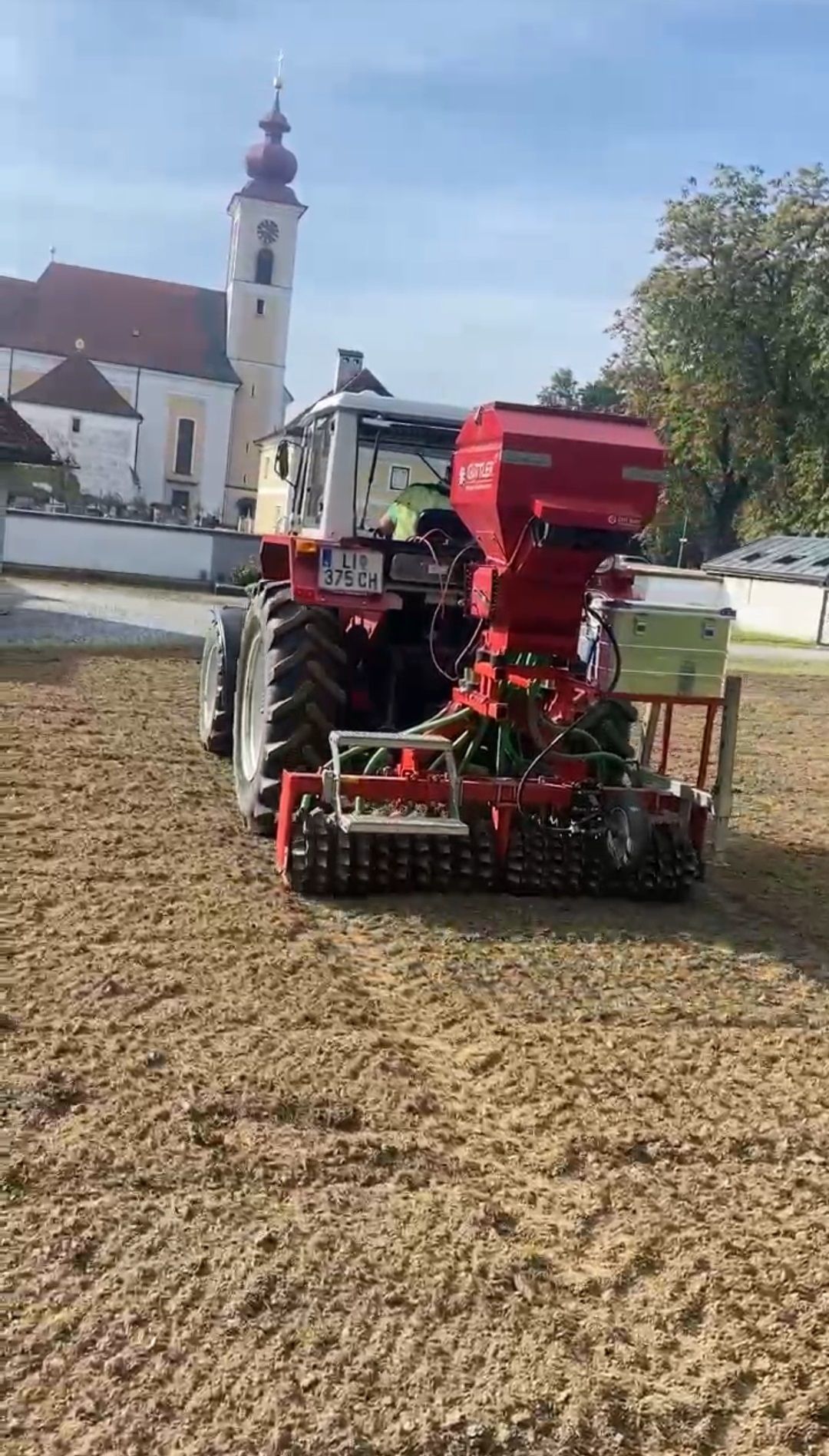 Im Herbst 2026 wurde eine mehrjährige Blühfläche am Friedhof in Bad Wimsbach..jpg