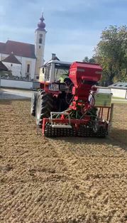 Im Herbst 2026 wurde eine mehrjährige Blühfläche am Friedhof in Bad Wimsbach..jpg