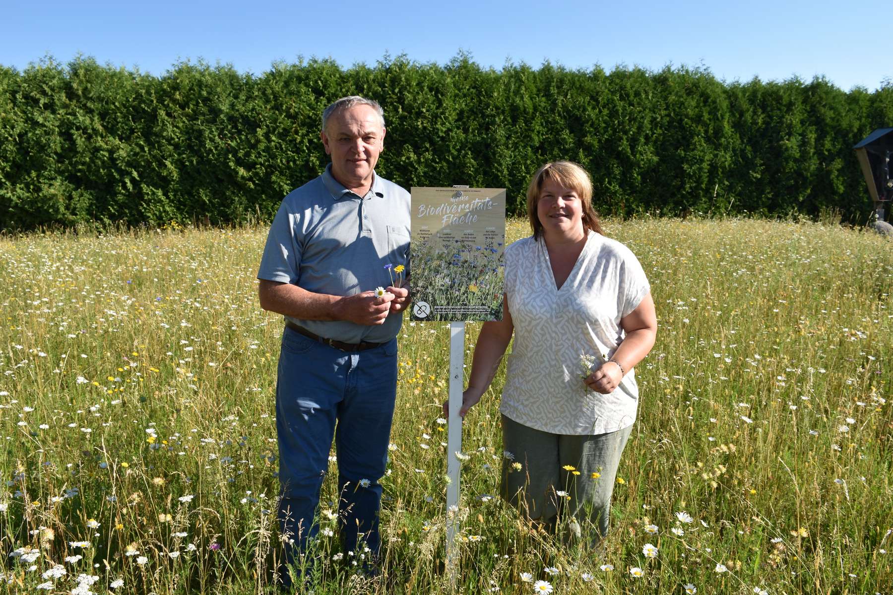 Franz Kastenhuber - Initiator und Silvia Schleicher - Friedhofsverantwortliche in der Pfarre Bad Wimsbach-Neydharting.jpg