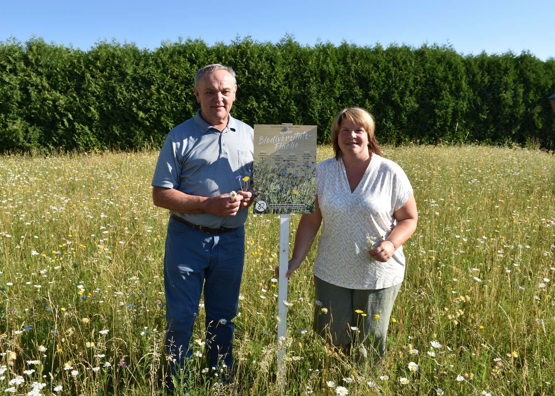Franz Kastenhuber - Initiator und Silvia Schleicher - Friedhofsverantwortliche in der Pfarre Bad Wimsbach-Neydharting.jpg