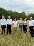 Kooperationspartner und Gäste der Info-Veranstaltung; v.l.n.r.: Wolfgang Kastenhuber, Franz Kastenhuber, Silvia Schleicher, Theresa Frühwirth, Katrin Spitzbart, Imkerobmann Franz Hartner..jpg