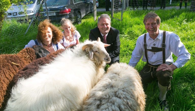 Offizielle Eröffnung des 3er-Hofs am 7. Mai 2015.jpg © Strasser Robert Offizielle Eröffnung des 3er-Hofs am 7. Mai 2015.jpg © Strasser Robert