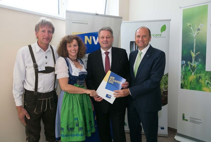 Offizielle Eröffnung des 3er-Hofs am 7. Mai 2015.jpg © Strasser Robert Offizielle Eröffnung des 3er-Hofs am 7. Mai 2015.jpg © Strasser Robert