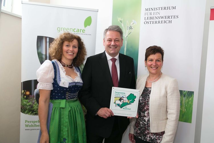 Offizielle Eröffnung des 3er-Hofs am 7. Mai 2015.jpg © Strasser Robert Offizielle Eröffnung des 3er-Hofs am 7. Mai 2015.jpg © Strasser Robert