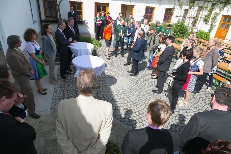 Offizielle Eröffnung des 3er-Hofs am 7. Mai 2015.jpg © Strasser Robert Offizielle Eröffnung des 3er-Hofs am 7. Mai 2015.jpg © Strasser Robert