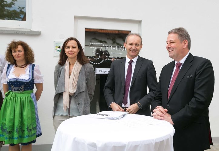 Offizielle Eröffnung des 3er-Hofs am 7. Mai 2015.jpg © Strasser Robert Offizielle Eröffnung des 3er-Hofs am 7. Mai 2015.jpg © Strasser Robert