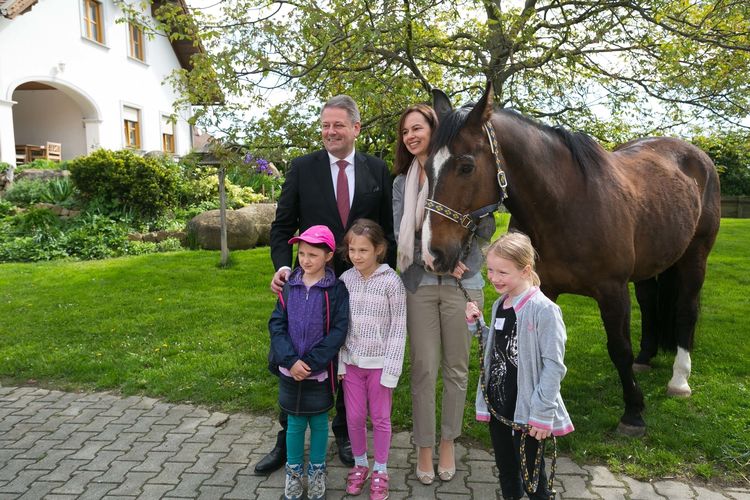 Offizielle Eröffnung des 3er-Hofs am 7. Mai 2015.jpg © Strasser Robert Offizielle Eröffnung des 3er-Hofs am 7. Mai 2015.jpg © Strasser Robert