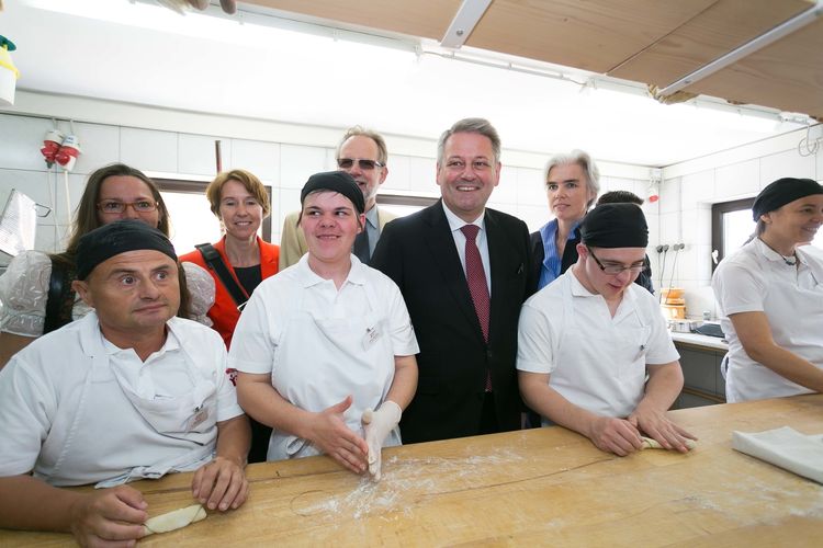 Offizielle Eröffnung des 3er-Hofs am 7. Mai 2015.jpg © Strasser Robert Offizielle Eröffnung des 3er-Hofs am 7. Mai 2015.jpg © Strasser Robert