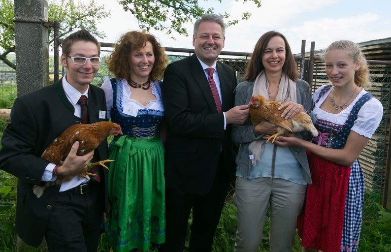 Offizielle Eröffnung des 3er-Hofs am 7. Mai 2015.jpg © Strasser Robert Offizielle Eröffnung des 3er-Hofs am 7. Mai 2015.jpg © Strasser Robert