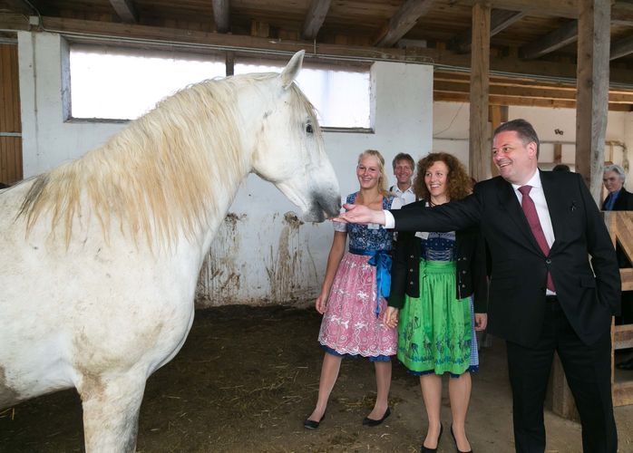 Offizielle Eröffnung des 3er-Hofs am 7. Mai 2015.jpg © Strasser Robert Offizielle Eröffnung des 3er-Hofs am 7. Mai 2015.jpg © Strasser Robert