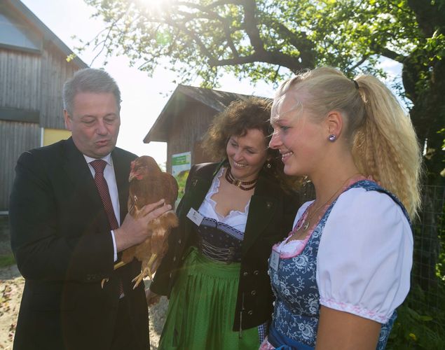 Offizielle Eröffnung des 3er-Hofs am 7. Mai 2015.jpg © Strasser Robert Offizielle Eröffnung des 3er-Hofs am 7. Mai 2015.jpg © Strasser Robert