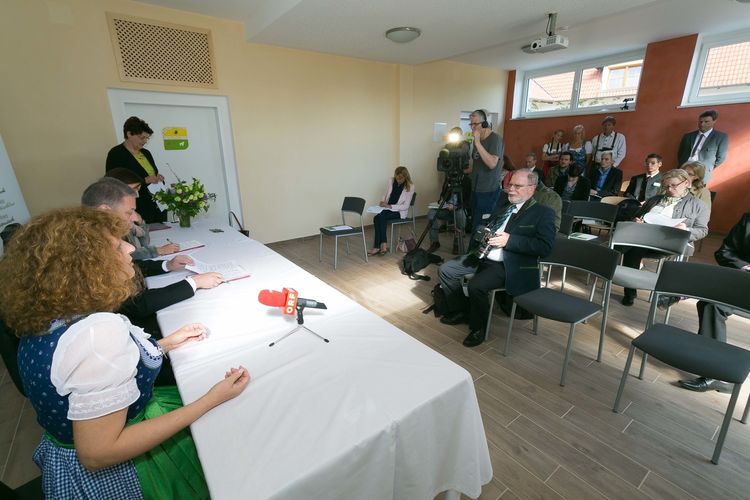 Offizielle Eröffnung des 3er-Hofs am 7. Mai 2015.jpg © Strasser Robert Offizielle Eröffnung des 3er-Hofs am 7. Mai 2015.jpg © Strasser Robert