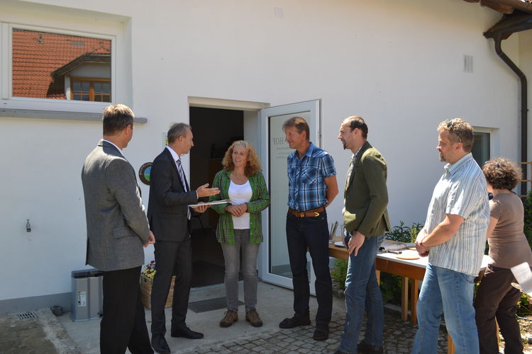 Hoftafelübergabe: 3er-Hof wird Green Care-zertifizierter Ort der Begegnung.jpg © Zach Hoftafelübergabe: 3er-Hof wird Green Care-zertifizierter Ort der Begegnung.jpg © Zach