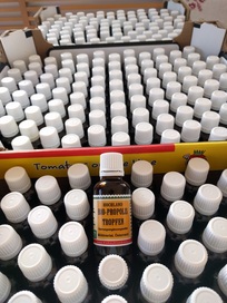 Propolis Tropfen abgefüllt Propolis Tropfen abgefüllt
