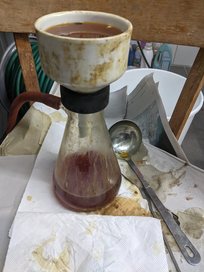 Filtern der Propolis-Lösung Filtern der Propolis-Lösung