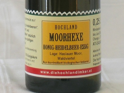 Unser Honig-Heidelbeer-Essig hat seinen Ursprung zur Gänze in den Hochmoor-Pflaanzen des Waldviertels. Unser Honig-Heidelbeer-Essig hat seinen Ursprung zur Gänze in den Hochmoor-Pflaanzen des Waldviertels.