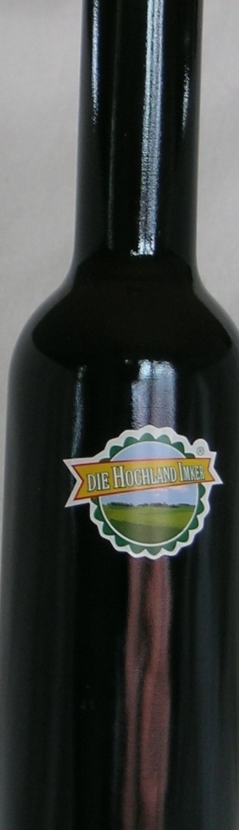 Gebrannt aus Bio-Sommerblütenhonig. Gebrannt aus Bio-Sommerblütenhonig.