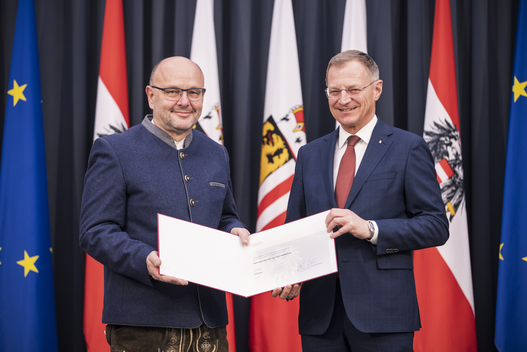 Professor Verleihung durch Landeshauptmann Mag. Thomas Stelzer