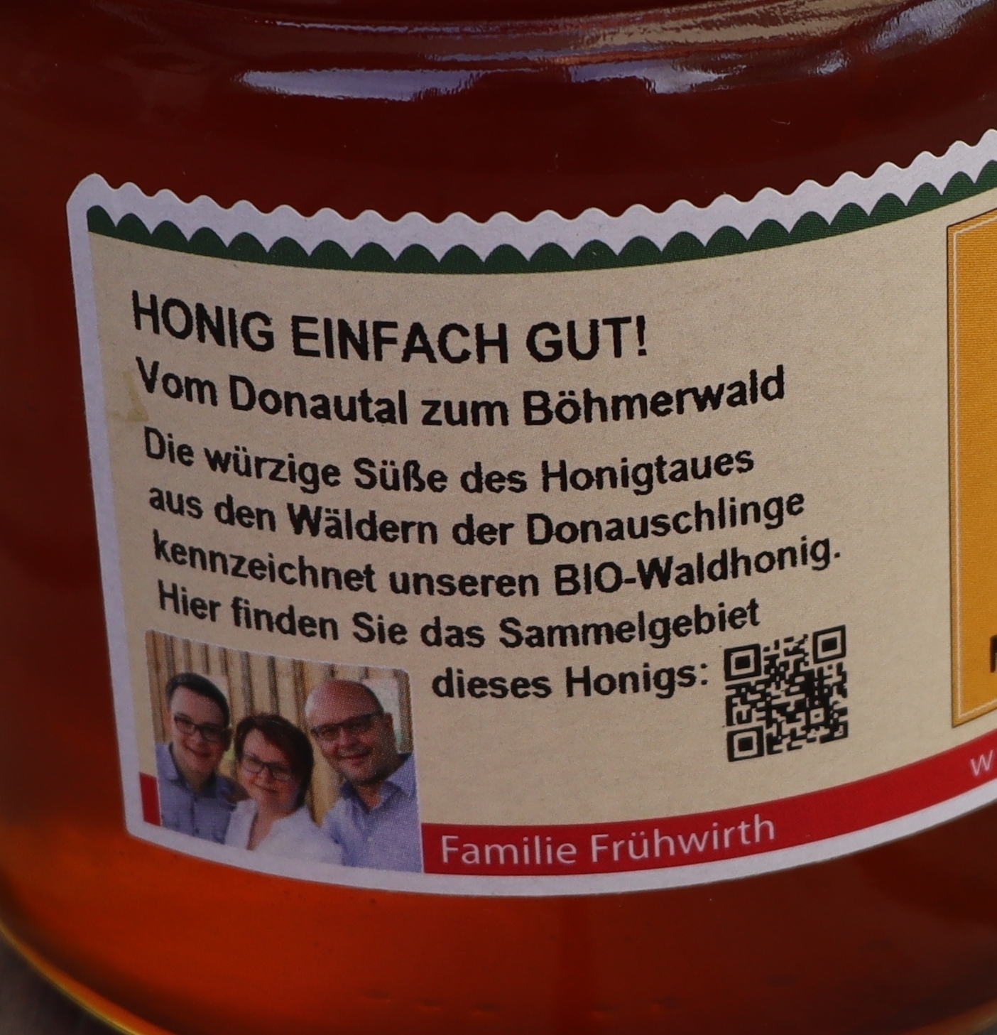 QR Code auf Glasetikette für spurbienen.at QR Code auf Glasetikette für spurbienen.at