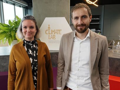 © Stadtwerke Amstetten  / Helene Pattermann, Community & Circularity Director des Climate Lab, und Jürgen Hürner, Geschäftsführer der Stadtwerke Amstetten.
