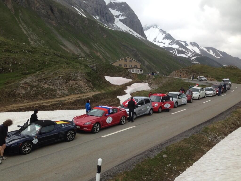 © Chargelocator/ Am Berg mit dem E–Fahrzeugen