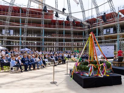 © EUREF / Die Gasometer Kuppel ist umgezogen