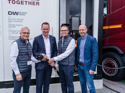 © Galliker Transport AG / Große Freude über die Inbetriebnahme bei Vertretern von GallikerTransport und Designwerk © Galliker Transport AG / Große Freude über die Inbetriebnahme bei Vertretern von GallikerTransport und Designwerk