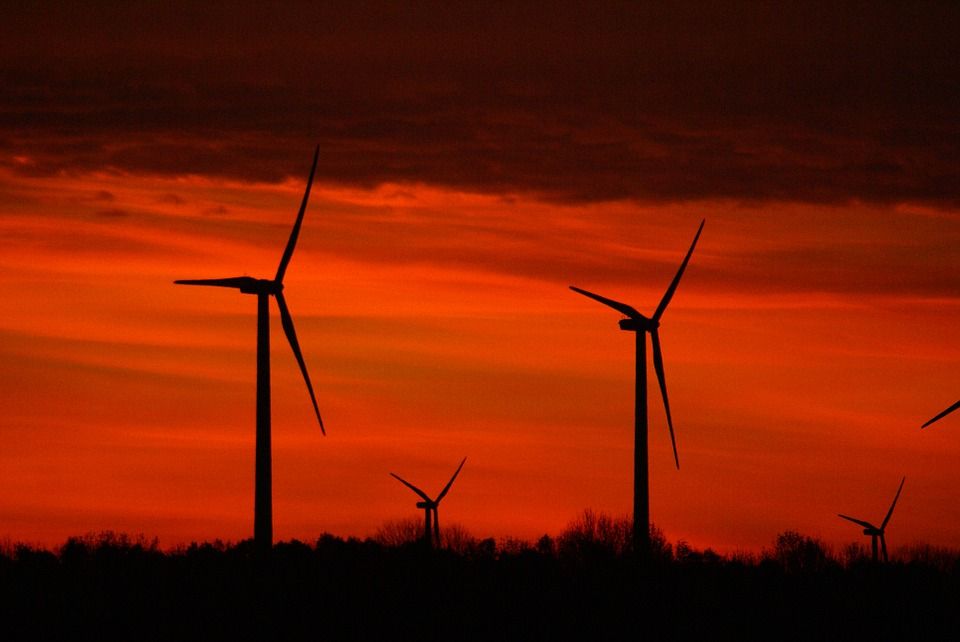 © Christian Körtke– pixabay.com / Windräder