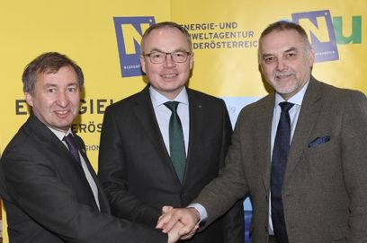 © NLK–Reinberger –Dr. Herbert Greisberger Geschäftsführer der Energie– und Umweltagentur NÖ, Umwelt–Landesrat Dr. Stephan Pernkopf, Dr. Christian Milota kaufmännischer Geschäftsführer der Energie– und Umweltagentur NÖ