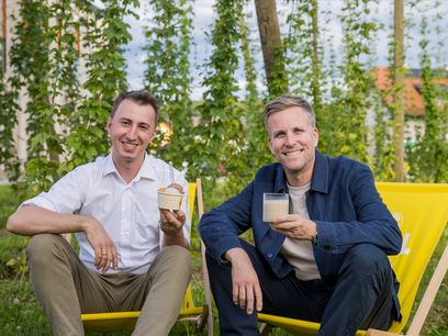 © Neumayr Fotografie - Christian Leopold/ Josef Eisl und Seppi Sigl stellen das vegane Eis vor