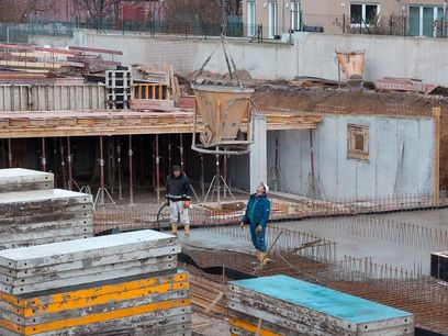 © Stefan Schweihofer auf Pixabay / Beton kommt in vielen Bereichen zum Einsatz