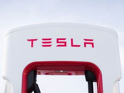 © Tesla Supercharger