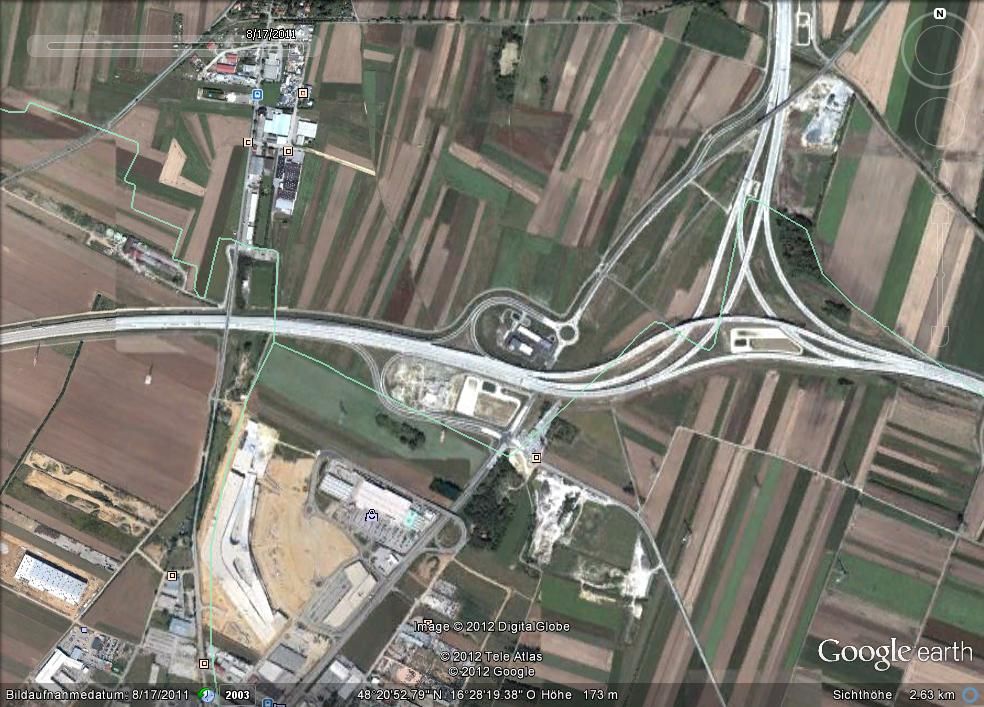 ja © Google Earth & Gerd Maier / Luftaufnahme im Jahr 2011 – links unten ist das G3 in Bau