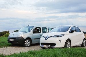 © Rainer / Zwei moderne E–fahrzeuge stehen für das e–carsharing zur Verfügung