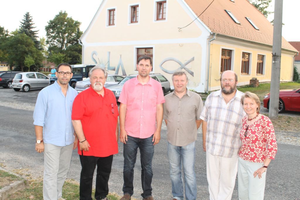 © vlnr: Niko Reisel, Pater Andreas Brandtner, Tomas Polehradsky von Nano–Energies, dem tschechischen Ökostromanbieter.  DI Dalibor Strasky, der OÖ.Anti–Atom–Beauftragte. Mag. Roman Juriga,  Renate Brandner–Weiß