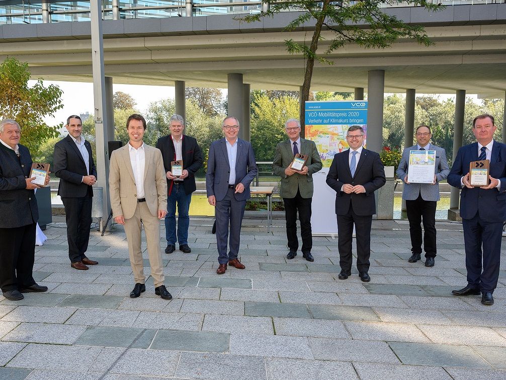 © NLK Burchart/Mobilitätsbeauftragter Dwornikowitsch/Pernitz, Regionalmanager Hermann/ÖBB–Personenverkehr, VCÖ–Sprecher Gratzer, Bgm Leitner/Wieselburg, LH–Stv Pernkopf, C. Popp RU7 Land NÖ,LR Schleritzko, P.Hartweg WKO,Bgm Janschka WrNeudorf