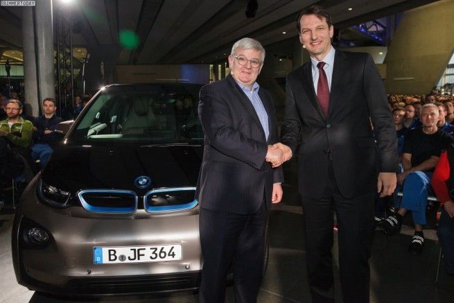 © BMW– Übergabe des BMW i3 an Joschka Fischer