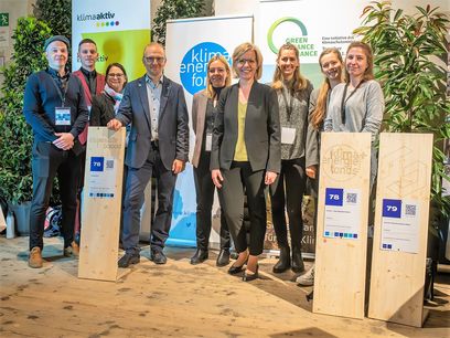 © BMK/Cajetan Perwein / Klimaschutzministerin Leonore Gewessler und Bernd Vogl, Geschäftsführer des Klima– und Energiefonds beim Rundgang durch die Finanzierungsmesse "The Green 100" in Wien. © BMK/Cajetan Perwein / Klimaschutzministerin Leonore Gewessler und Bernd Vogl, Geschäftsführer des Klima– und Energiefonds beim Rundgang durch die Finanzierungsmesse "The Green 100" in Wien.