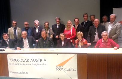 © OEKONEWS – 25 Jahre Eurosolar: Viele Menschen haben im Lauf der Jahre den Einsatz für die Energiewende begleitet © OEKONEWS – 25 Jahre Eurosolar: Viele Menschen haben im Lauf der Jahre den Einsatz für die Energiewende begleitet