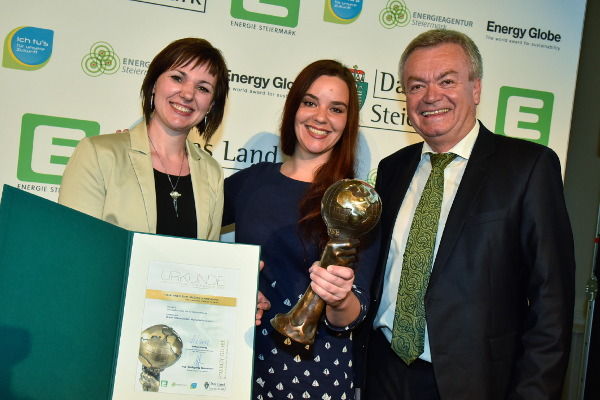 © Werner Krug/ v.l.n.r: Christa Bierbaum, Julia Zotter (Zotter Schokoladen Manufaktur), Rubrikpate LR Anton Lang