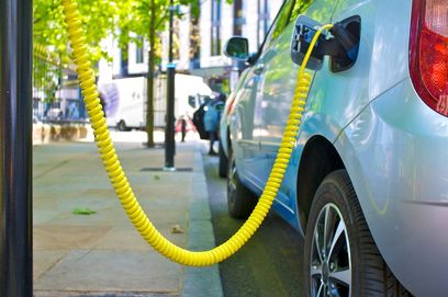 © Getty/Martin Pickard/3M - Neue 3M Batterietechnologie ermöglicht Reichweitensteigerung von Elektroautos © Getty/Martin Pickard/3M - Neue 3M Batterietechnologie ermöglicht Reichweitensteigerung von Elektroautos
