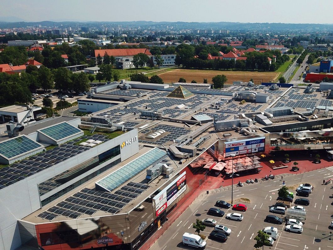© Center West  / Neue Photovoltaik-Anlage mit 1,3 Millionen kWh pro Jahr auf den Dächern des Center West