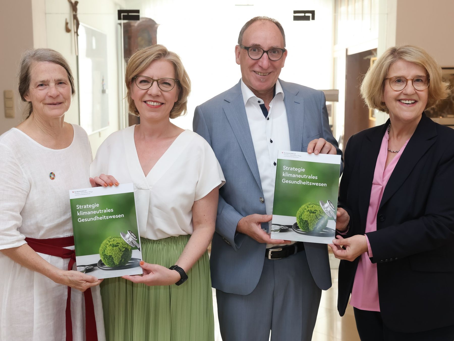 © Gesundheit Österreich / Katharina Schiffl / v.l.n.r Helga Kromp-Kolb, Leonore Gewessler, Johannes Rauch, Ruperta Lichtenecker
