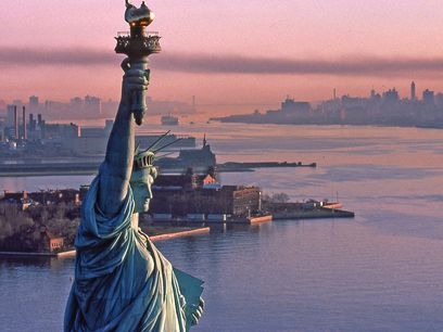 © Pfisterer Adobe Stock/ Vor den Toren von New York City wird die Verbindungstechnologie von PFISTERER in einem Windpark eingesetzt, der mehr als eine Million Haushalte in der Stadt mit erneuerbarer Energie versorgen wird. © Pfisterer Adobe Stock/ Vor den Toren von New York City wird die Verbindungstechnologie von PFISTERER in einem Windpark eingesetzt, der mehr als eine Million Haushalte in der Stadt mit erneuerbarer Energie versorgen wird.