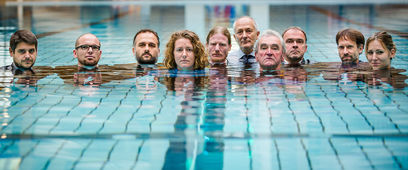 © EEÖ Astrid Knie / Das Wasser steht uns bis zum Hals