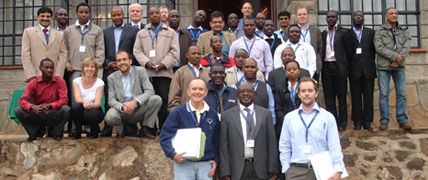 © Energiebau – Mit einem einwöchigen Lehrgang haben die Energiebau Solarstromsysteme GmbH, die SCHOTT Solar AG und die SMA Solar Technology AG im Juni 2011 die German Solar Academy in Nairobi, Kenia, eröffnet.