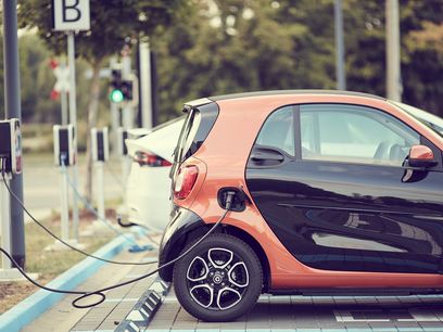 © andreas160578 pixabay.com /  Elektroautos beim Laden