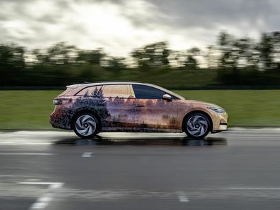 © Volkswagen AG / Noch getarnter ID.7 Tourer