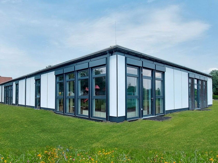 © Lukas Lang Building Technologies / Der derzeitige Kindergarten in Spillern, der später auf einem anderen Grundstück wieder aufgestellt wird